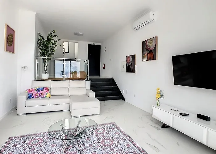 Casa Flores By Lovelystay Villa *