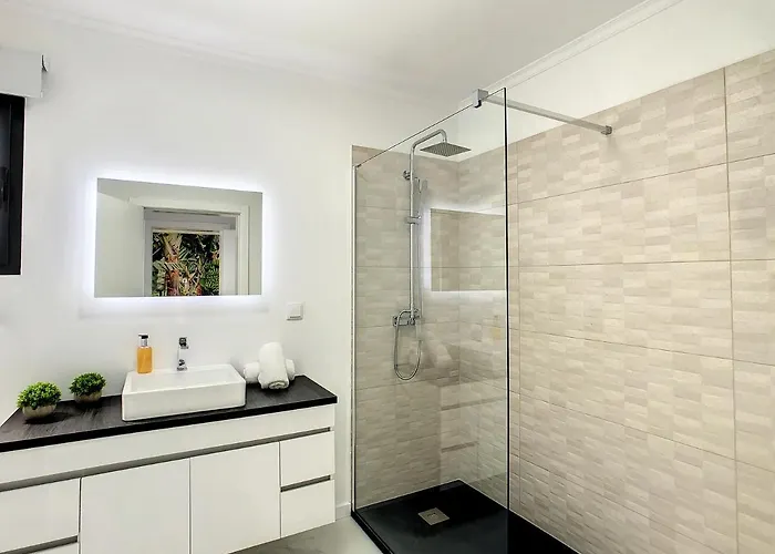 Villa Casa Flores By Lovelystay Calheta (Madeira)